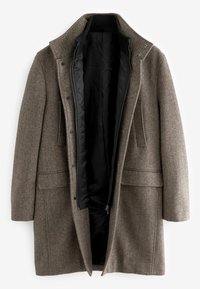 Manteau en chevrons marron avec une doublure noire et un col côtelé. Comprend des fermetures à pression et à glissière, deux poches avant, et une forme structurée.