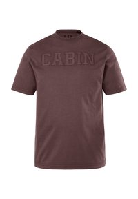 Brun bomuld t-shirt med korte ærmer og rund halsudskæring. Har fremhævet "CABIN" tekst på tværs af brystet i en kontrasterende tone.