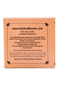 Scatola di balsamo per barba, cartone color pesca, forma rettangolare, testo che dettaglia ingredienti biologici e istruzioni per l'uso, logo e sito web in alto.