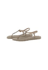 Sandali beige con suole in tessuto intrecciato, dotati di doppie cinghie e un accento metallico. Cinturino alla caviglia regolabile per una vestibilità sicura.