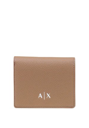 Cartera de cuero marrón texturizado con letras blancas A y X separadas por una línea vertical en el centro frontal.