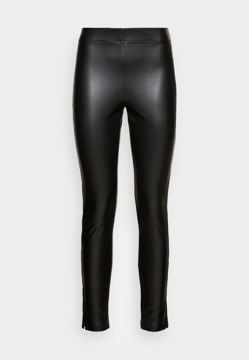 Schwarze Kunstlederhosen mit einem eleganten Design, hoher Taille, schmaler Passform und Schlitzen an den Knöcheln für zusätzliche Details. Glatte Textur über die gesamte Hose.