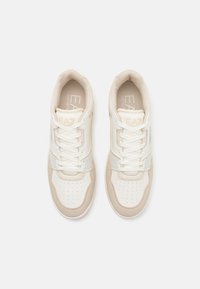 EA7 Emporio Armani BASKET UNISEX - Tenisice - offwhite