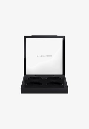 Palette di trucco nera con un coperchio specchiato e quattro incavi circolari per i prodotti, caratterizzata da una finitura lucida e elegante.