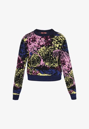 Jersey multicolor con cuello redondo, mangas largas y dobladillo ajustado. Los patrones incluyen formas abstractas en rosa, amarillo, azul y negro.