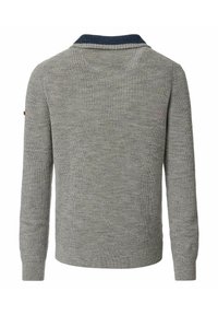 Grauer Strickpullover mit strukturierter Oberfläche, ausgestattet mit einem marineblauen Kragen, langen Ärmeln und einem taillierten Saum. Keine sichtbaren Logos oder Muster.