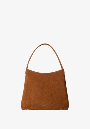 Bruine suède handtas met een enkele band en subtiel logodetail onderaan in het midden.