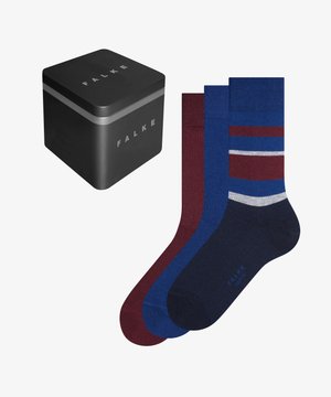 Falke geschenkdoos met drie paar sokken in bordeauxrood, blauw en marineblauw, met verschillende strepen en texturen, met logodetails.