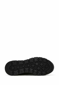 Suela de zapato de goma negra con un dibujo texturizado y un patrón que presenta profundas ranuras y formas cruzadas para mejorar el agarre y la tracción.