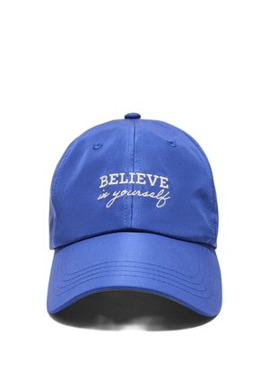Cappellino da baseball blu con scritta ricamata bianca "CREDI in te stesso" al centro davanti.