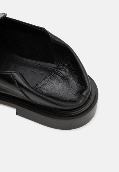Souliers Martinez RIO - Belebújós cipők - black