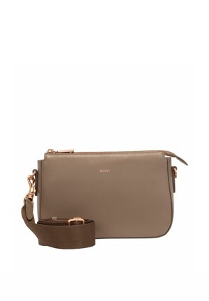 Taupefarbene Leder-Crossbody-Tasche mit goldenem Reißverschluss und verstellbarem braunem Stoffriemen, kleines goldenes Markenlogo mittig vorne.