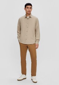 s.Oliver REGULAR - Hemd - helles beige