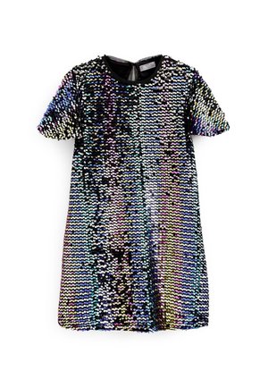 Robe à manches courtes recouverte de sequins multicolores avec un col noir, présentant une texture douce et une silhouette droite.