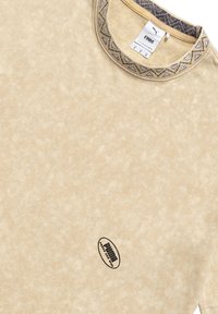 Puma LIFESTYLE - T-shirt con stampa - beige