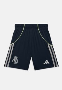 Shorts de sport bleu marine avec taille élastique, rayures argentées sur les côtés et emblème du Real Madrid à l'avant. Accents vert clair aux poches.
