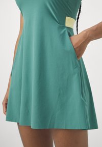 Nike Performance DRESS - Športna obleka - bicoastal/white