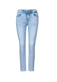 Jasnoniebieskie rurki z przednimi kieszeniami, pętelkami na pasek i zapięciem na guzik, zaprezentowane na białym tle.