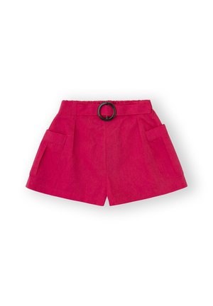 Pantalones cortos rosas con un acabado texturizado, cinturilla elástica y una hebilla de cinturón negra redonda. Cuenta con dos bolsillos laterales.