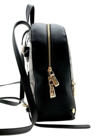 Borsa a tracolla con motivo nero e grigio, dotata di cerniera dorata, tracolla regolabile e texture liscia; presenta due scomparti con cerniera.