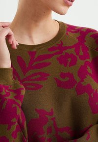 WE Fashion Stickad tröja - olive