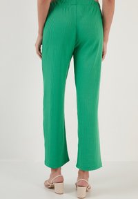 LELA REGULAR FIT - Hlače - benetton color
