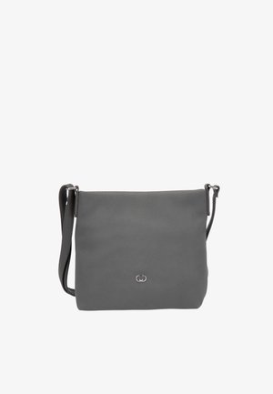 Sac bandoulière gris texturé avec sangle réglable et petit logo argenté centré à l’avant sur fond blanc uni.
