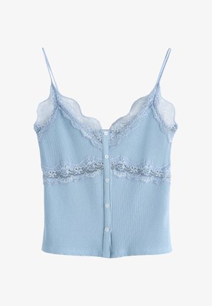 Camisole bleu clair côtelée avec bordure en dentelle le long de l'encolure et de la taille, dotée de fines bretelles et d'une fermeture boutonnée sur le devant.