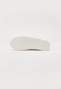 Thumbnail Image 5