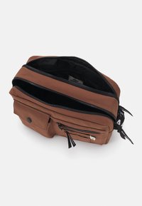 Mads N�ørgaard BEL ONE CAPPA BAG UNISEX - Bandolera - cambridge brown