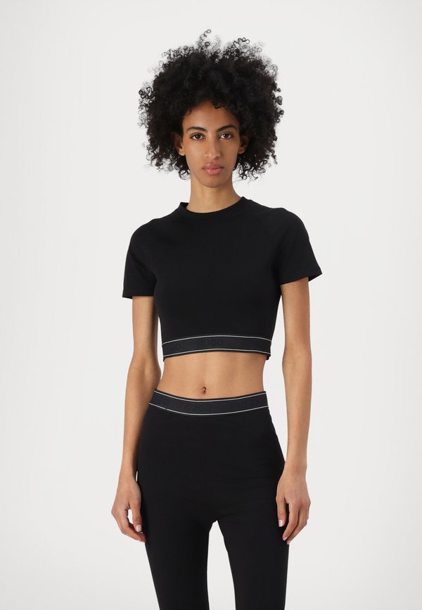 DOLLY - Basic T-shirt