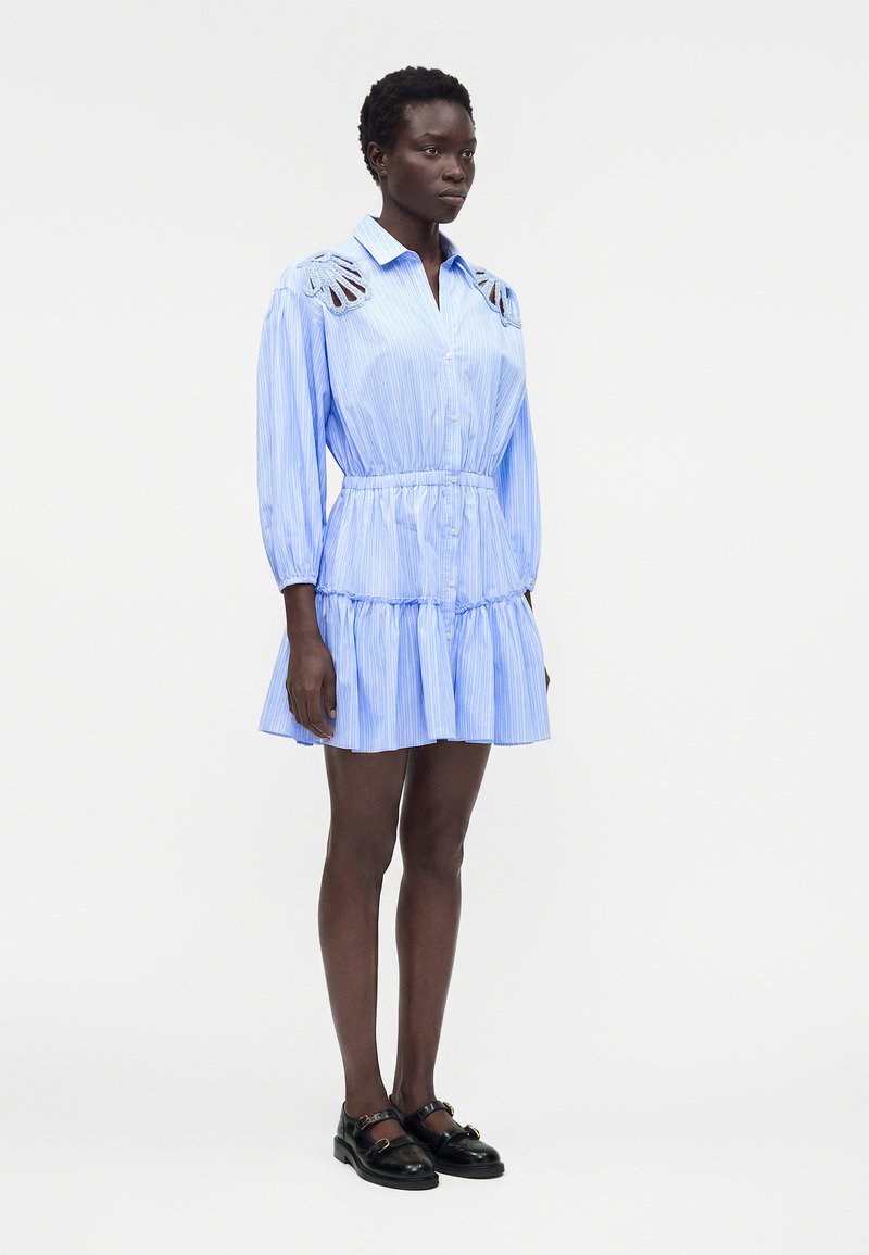 sandro striped shirt dress Striped maxi dress with leather tab in Blu / White for Women