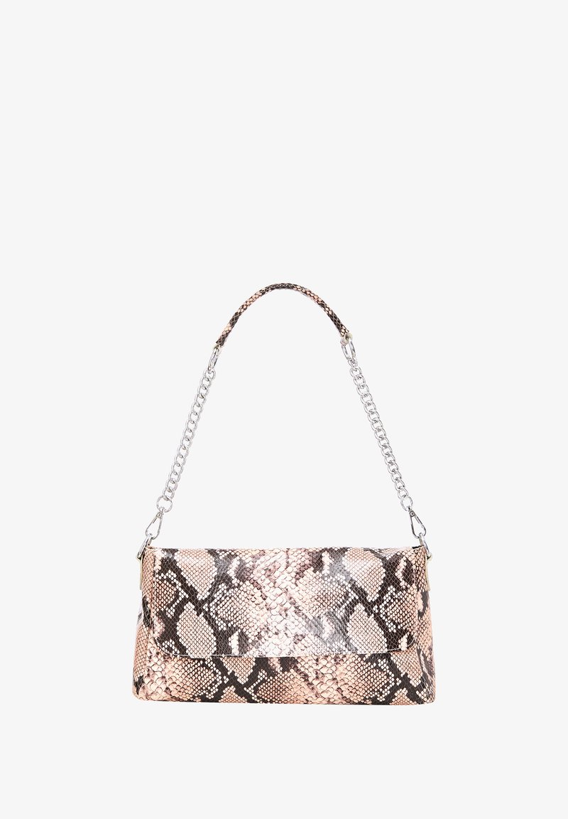 Torebka w wzór węża z metalicznym połyskiem, z łańcuszkowym paskiem, prostokątnym kształtem i gładką fakturą w odcieniach różu i brązu.