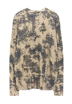 Beige trui met een gestructureerd patroon van donkerblauwe en zwarte stippen. Ronde halslijn, lange mouwen en geribbelde manchetten aan de onderkant.