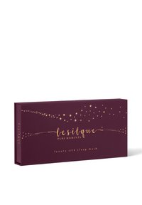Dunkellila rechteckige Box mit goldenen Sternen und kursivem Text mit der Aufschrift "leslique Pure Moments luxury silk sleep mask."