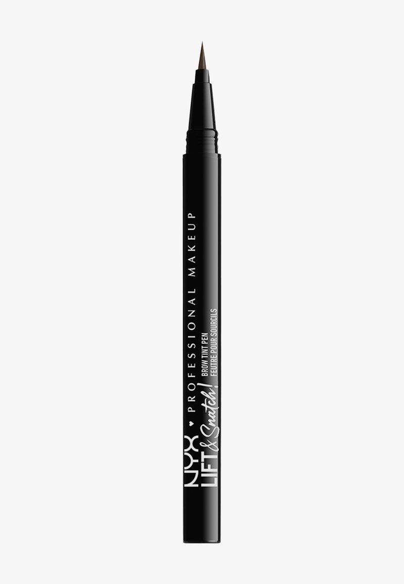 Sort NYX Professional Makeup Lift & Snatch brynstift med fin penselspids på hvid baggrund.