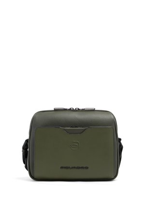 Bolso bandolera compacto de cuero verde oliva con bolsillo frontal, cierre de cremallera y correa de hombro ajustable.