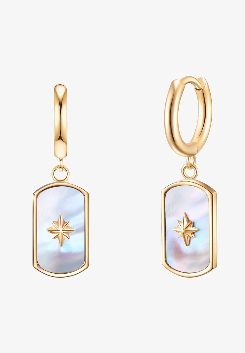 Auksinės spalvos auskarai, kuriuose yra stačiakampių, persekiotinėtų kriauklių su saulės spindulių dizainu. Lygus finišas ir akivaizdžios kontrastingos tekstūros.