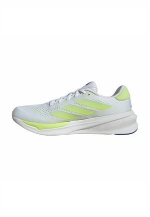Scarpa da corsa leggera con tomaia in rete bianca, dettagli verde brillante e intersuola testurizzata; presenta il classico logo a tre strisce.