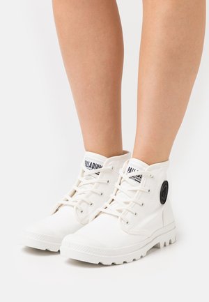 PAMPA HI - Korte laarzen - star white