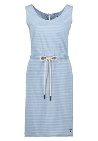 Vestido de algodón azul claro con rayas blancas, diseño sin mangas, cintura con cordón ajustable de color beige y pequeño logo de corazón cerca del dobladillo.