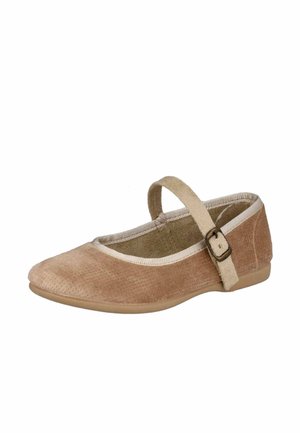 Zapato Mary Jane de ante marrón claro con correa ajustable y hebilla beige, puntera redondeada y suela plana.