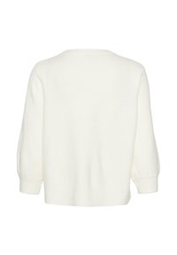 Maglione bianco accorciato con una texture morbida, dotato di scollo rotondo e maniche a tre quarti. Nessun motivo o hardware visibile.