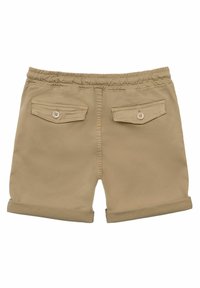 Shorts khaki con una texture morbida, cintura elastica e risvolti. Due tasche posteriori con chiusura a bottone.