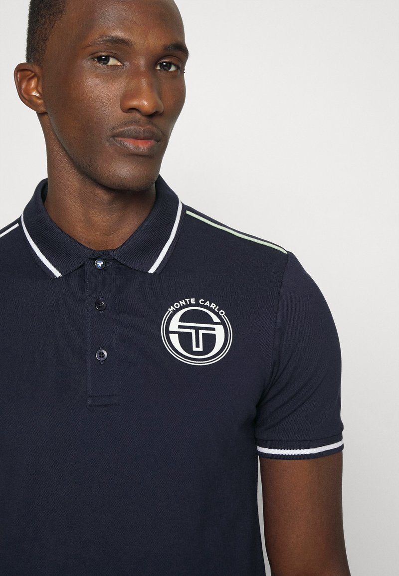 Herren Sportbekleidung | Sergio Tacchini MC STAFF Poloshirt navy/white/dunkelblau - RQ48930 Herren Sportbekleidung | Sergio Tacchini MC STAFF Poloshirt navy/white/dunkelblau - RQ48930