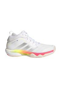 Baskets blanches Adidas CrazyFlight 7 montantes avec dessus en mesh, trois bandes argentées, accents de semelle jaune fluo et rose, et fermeture à lacets.