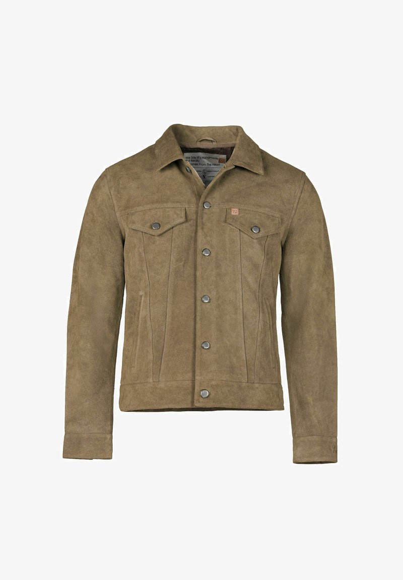 Jachetă maro din piele întoarsă cu guler, nasturi tip capse, două buzunare la piept și cusături laterale. Dispune de un material texturat și un design simplu.