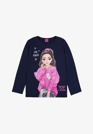 T-shirt a maniche lunghe blu navy con una grafica rosa che rappresenta una ragazza che indossa un maglione. Testo "GIRL POWER" e marchio "TOP Model" in basso.