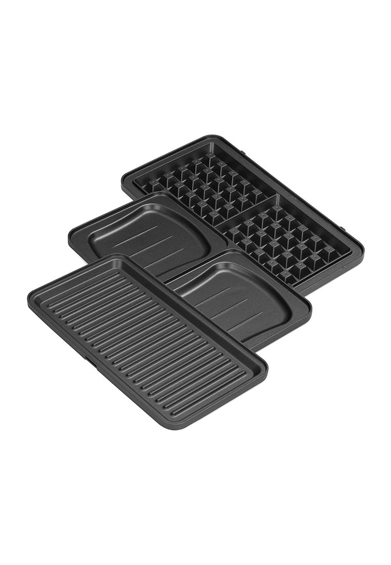 Ensemble de casseroles antiadhésives noires comprenant une plaque à griller striée, un plat à pâtisserie lisse et un moule à gaufres, présentant diverses formes et détails.