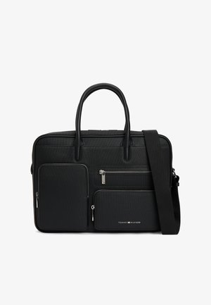 Czarna prostokątna aktówka z dwoma uchwytami, regulowanym paskiem na ramię, trzema zapinanymi na zamek kieszeniami z przodu i subtelnym logo Tommy Hilfiger.